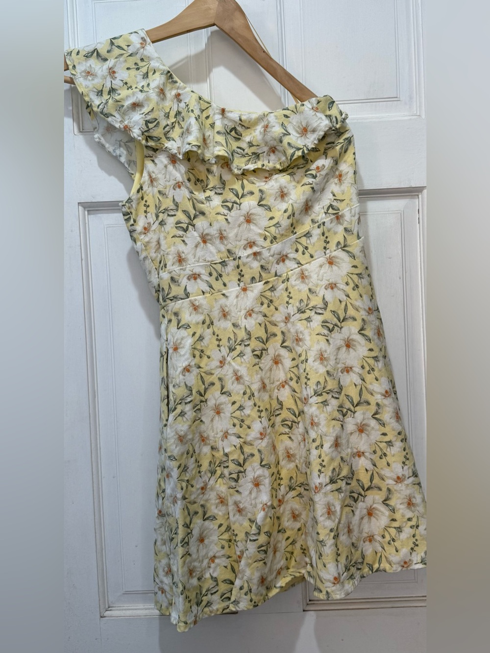 Mi Ami Yellow Floral One-Shoulder Ruffle Dress with Pockets Size Small